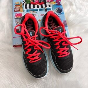 Under Armour Black and Red Sneakers Size 6